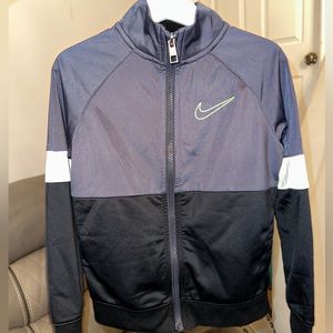Boys Nike 2-piece sweatsuit. Size 6